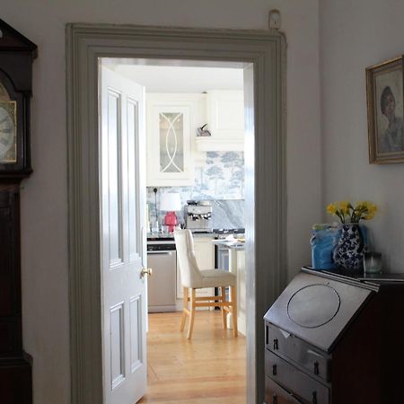 Lynwood House Bed and Breakfast Cobh Exteriör bild