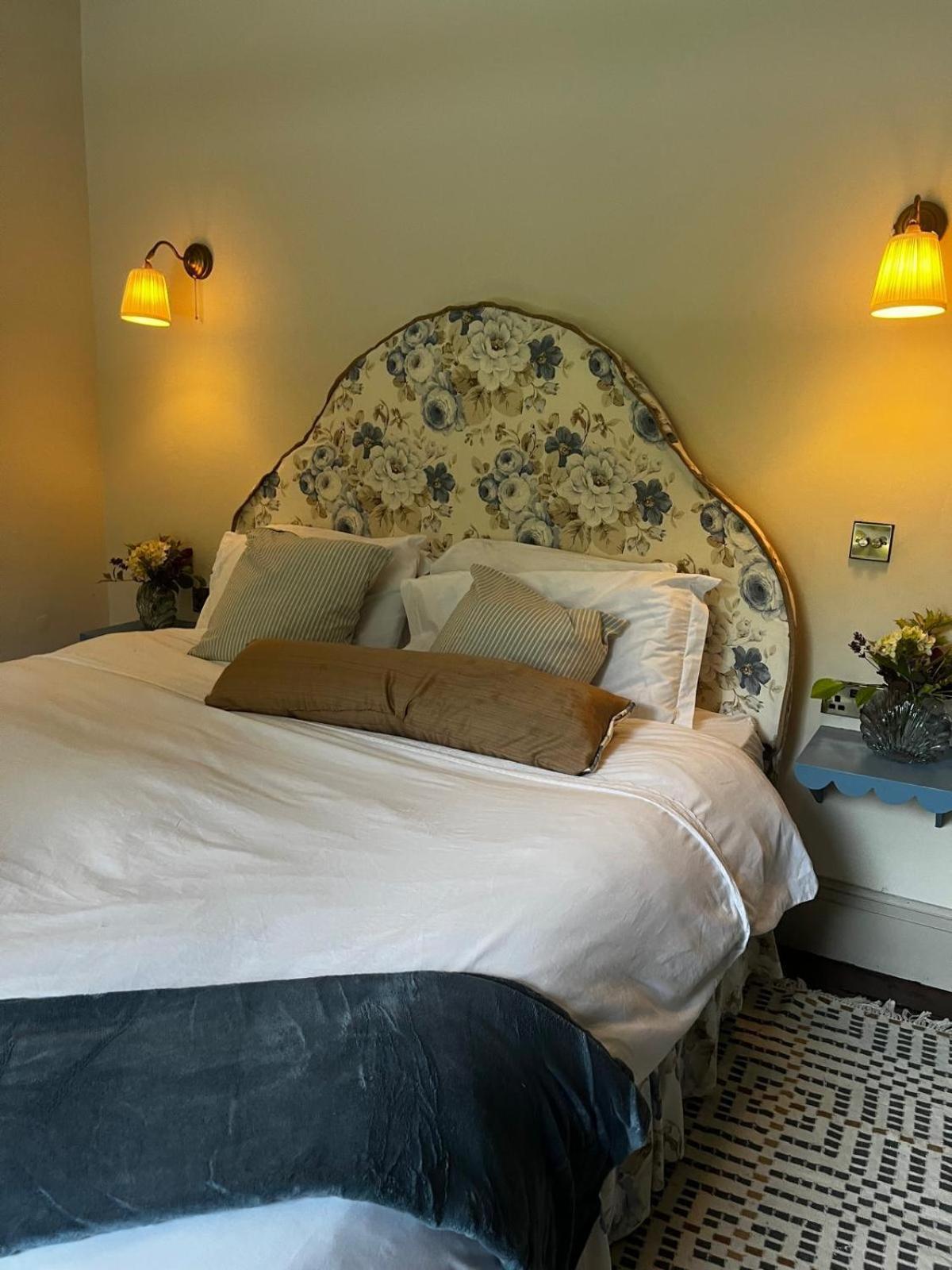Lynwood House Bed and Breakfast Cobh Exteriör bild