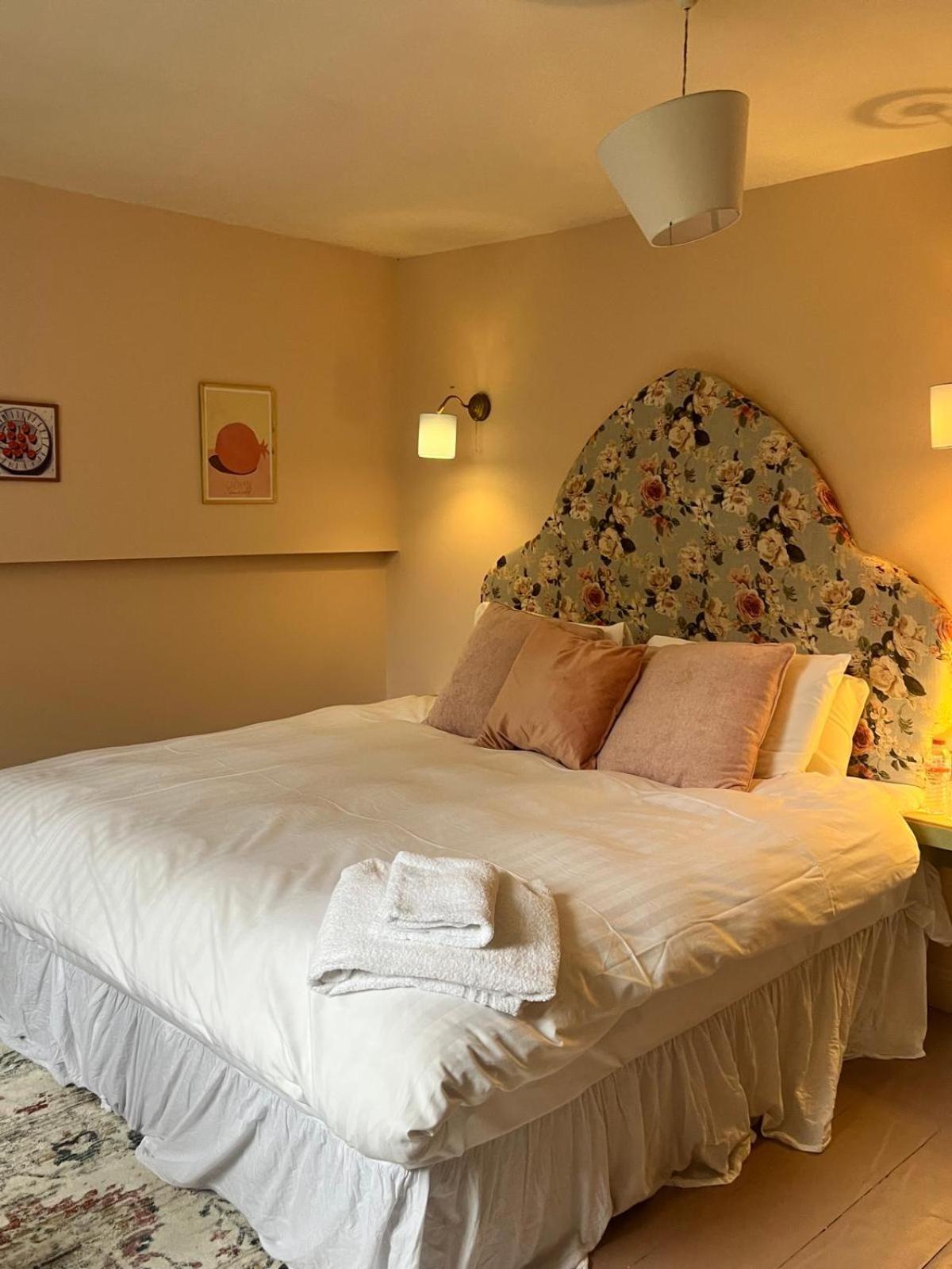 Lynwood House Bed and Breakfast Cobh Exteriör bild